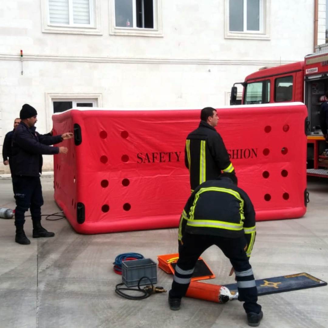 Sonmez Rescue Safety Cushion 16 with crew